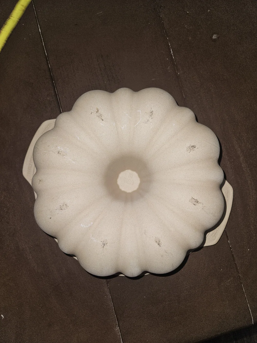 Pampered Chef Family Heritage Stoneware Fluted Bundt Pan